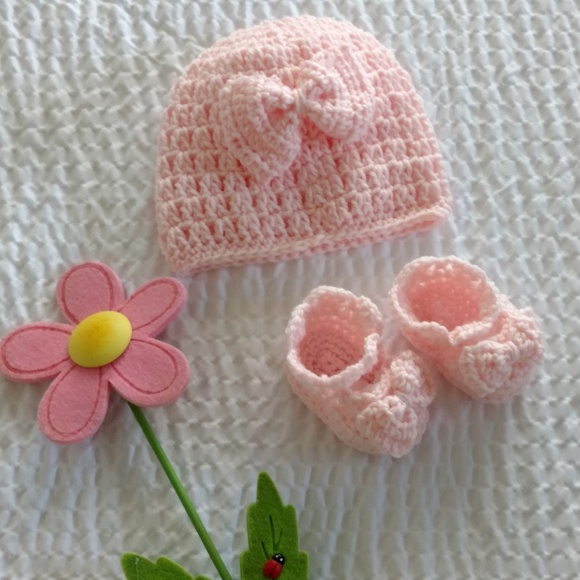 handmade baby woolen shoes